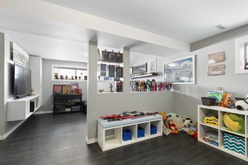 172 Rundlefield Crescent Ne, Calgary, AB - Indoor Photo Showing Other Room