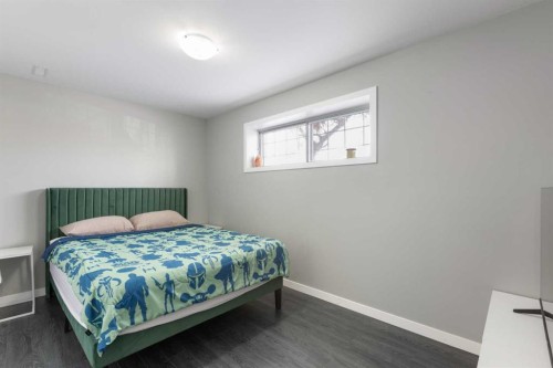 172 Rundlefield Crescent Ne, Calgary, AB - Indoor Photo Showing Bedroom
