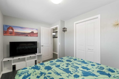 172 Rundlefield Crescent Ne, Calgary, AB - Indoor Photo Showing Bedroom