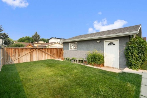 172 Rundlefield Crescent Ne, Calgary, AB - Outdoor