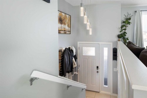 172 Rundlefield Crescent Ne, Calgary, AB - Indoor Photo Showing Other Room