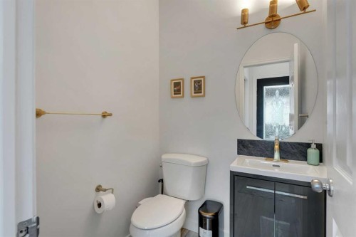3409 2 Street Nw, Calgary, AB - Indoor Photo Showing Bathroom