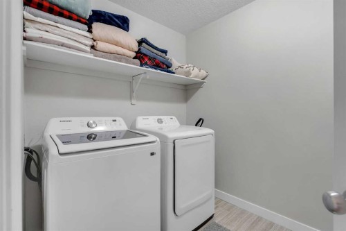 3409 2 Street Nw, Calgary, AB - Indoor Photo Showing Laundry Room
