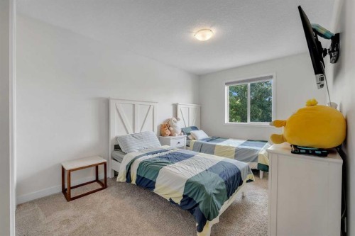 3409 2 Street Nw, Calgary, AB - Indoor Photo Showing Bedroom
