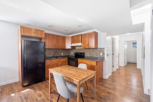 3409 2 Street Nw, Calgary, AB - Indoor Photo Showing Kitchen With Double Sink