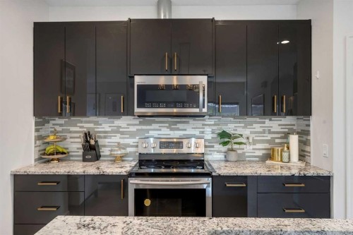 3409 2 Street Nw, Calgary, AB - Indoor Photo Showing Kitchen With Upgraded Kitchen