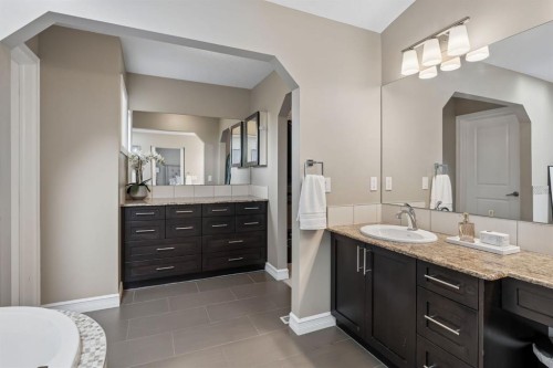 46 Aspenshire Place Sw, Calgary, AB - Indoor Photo Showing Bathroom
