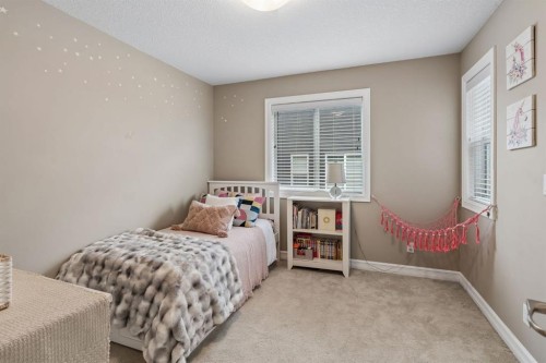 46 Aspenshire Place Sw, Calgary, AB - Indoor Photo Showing Bedroom