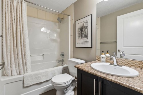 46 Aspenshire Place Sw, Calgary, AB - Indoor Photo Showing Bathroom
