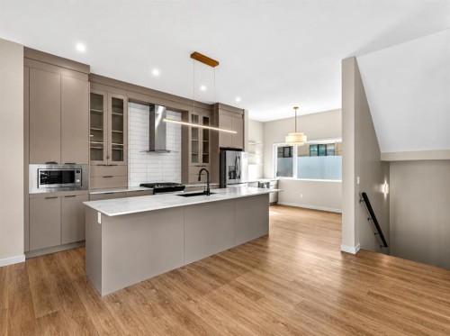 6110 Bowwood Drive Nw, Calgary, AB - Indoor Photo Showing Kitchen