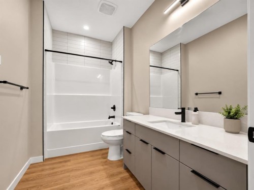 6110 Bowwood Drive Nw, Calgary, AB - Indoor Photo Showing Bathroom