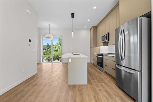 6110 Bowwood Drive Nw, Calgary, AB - Indoor Photo Showing Kitchen With Stainless Steel Kitchen With Upgraded Kitchen