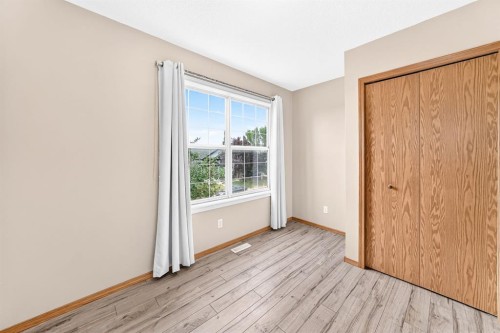 15 Coventry Link Ne, Calgary, AB 