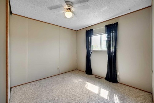 169 Erin Woods Circle Se, Calgary, AB - Indoor Photo Showing Other Room