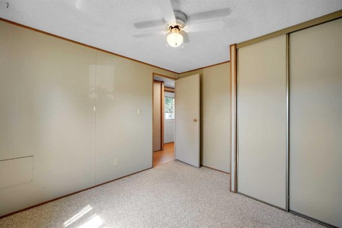 169 Erin Woods Circle Se, Calgary, AB - Indoor Photo Showing Other Room