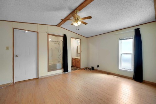 169 Erin Woods Circle Se, Calgary, AB - Indoor Photo Showing Other Room
