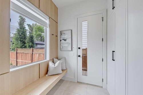 623 18 Avenue Nw, Calgary, AB - Indoor Photo Showing Other Room