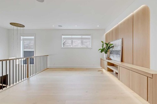 623 18 Avenue Nw, Calgary, AB - Indoor Photo Showing Other Room