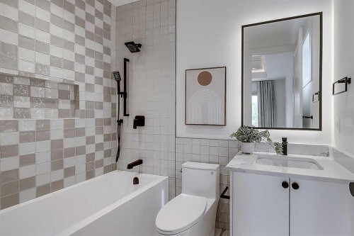 623 18 Avenue Nw, Calgary, AB - Indoor Photo Showing Bathroom