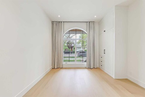 623 18 Avenue Nw, Calgary, AB - Indoor Photo Showing Other Room