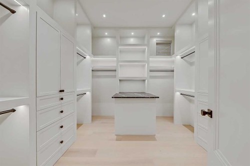 623 18 Avenue Nw, Calgary, AB - Indoor With Storage
