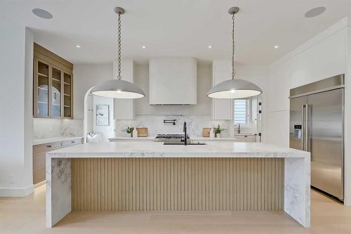 623 18 Avenue Nw, Calgary, AB - Indoor Photo Showing Kitchen With Upgraded Kitchen