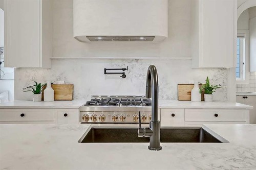 623 18 Avenue Nw, Calgary, AB - Indoor Photo Showing Kitchen