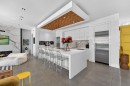 31 Windsor Crescent Sw, Calgary, AB  - Indoor Photo Showing Kitchen 