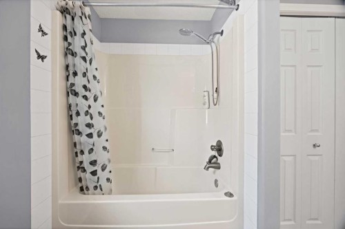 283 Taralake Landing Ne, Calgary, AB - Indoor Photo Showing Bathroom