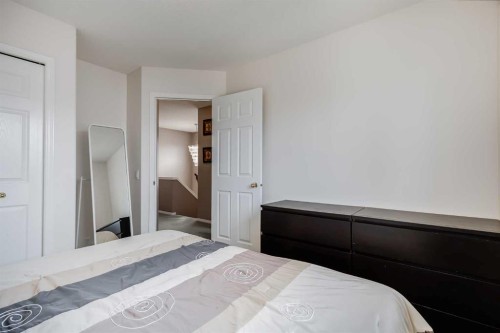 152 Covewood Green Ne, Calgary, AB - Indoor Photo Showing Bedroom