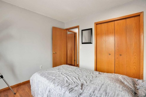 16 Sun Harbour Crescent Se, Calgary, AB - Indoor Photo Showing Bedroom