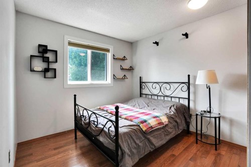 16 Sun Harbour Crescent Se, Calgary, AB - Indoor Photo Showing Bedroom