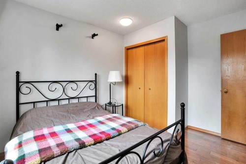16 Sun Harbour Crescent Se, Calgary, AB - Indoor Photo Showing Bedroom
