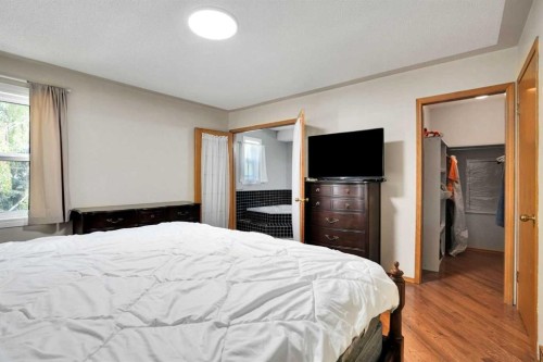 16 Sun Harbour Crescent Se, Calgary, AB - Indoor Photo Showing Bedroom