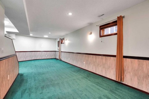 16 Sun Harbour Crescent Se, Calgary, AB - Indoor Photo Showing Other Room