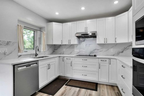 16 Sun Harbour Crescent Se, Calgary, AB - Indoor Photo Showing Kitchen