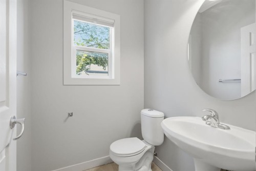 7 Copperleaf Terrace Se, Calgary, AB - Indoor Photo Showing Bathroom