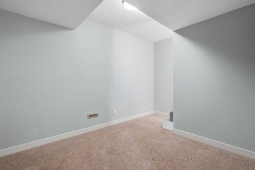 7 Copperleaf Terrace Se, Calgary, AB - Indoor Photo Showing Other Room