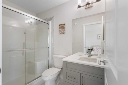 251 Lucas Boulevard Nw, Calgary, AB - Indoor Photo Showing Bathroom