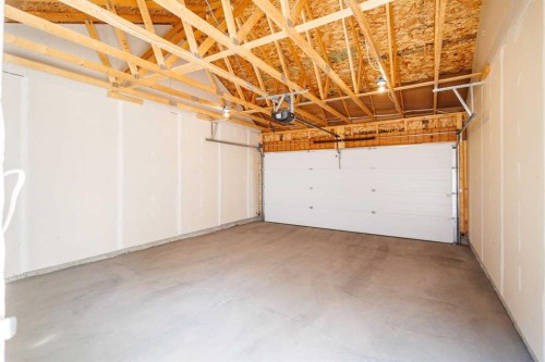 251 Lucas Boulevard Nw, Calgary, AB - Indoor Photo Showing Garage