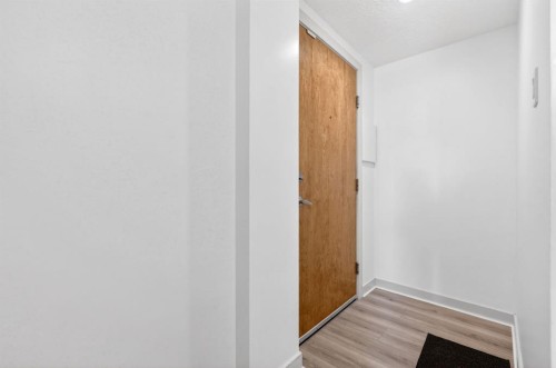 103-1333 13 Avenue Sw, Calgary, AB - Indoor Photo Showing Other Room