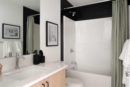 198 Starling Boulevard Nw, Calgary, AB - Indoor Photo Showing Bathroom