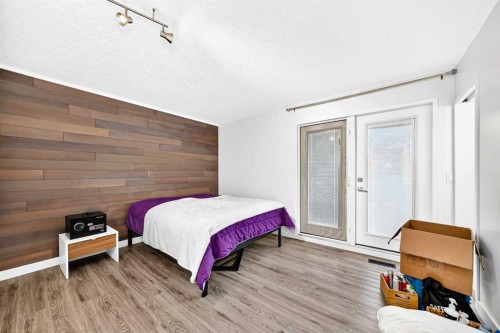 1376 Lake Sylvan Drive Se, Calgary, AB - Indoor Photo Showing Bedroom