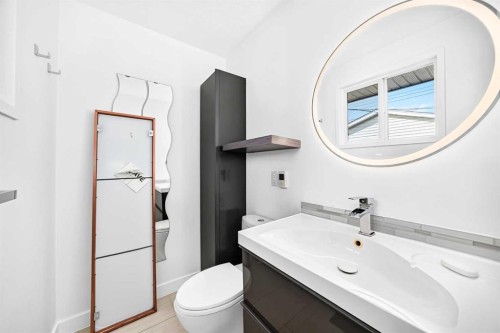 1376 Lake Sylvan Drive Se, Calgary, AB - Indoor Photo Showing Bathroom