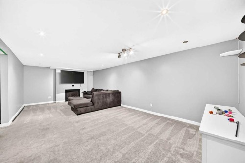 1376 Lake Sylvan Drive Se, Calgary, AB - Indoor Photo Showing Other Room