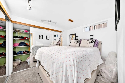 1376 Lake Sylvan Drive Se, Calgary, AB - Indoor Photo Showing Bedroom