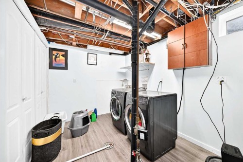 1376 Lake Sylvan Drive Se, Calgary, AB - Indoor Photo Showing Basement