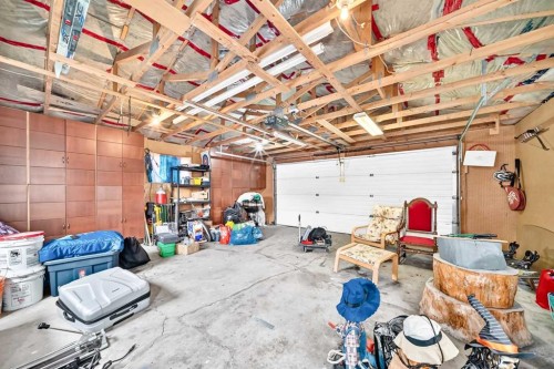1376 Lake Sylvan Drive Se, Calgary, AB - Indoor Photo Showing Garage