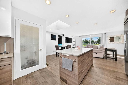 1376 Lake Sylvan Drive Se, Calgary, AB - Indoor