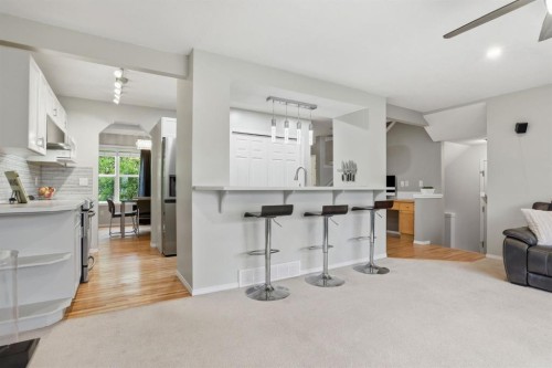 450 Elgin Way Se, Calgary, AB - Indoor Photo Showing Kitchen